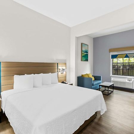 Sonesta Essential Beaumont Hotel Exterior photo