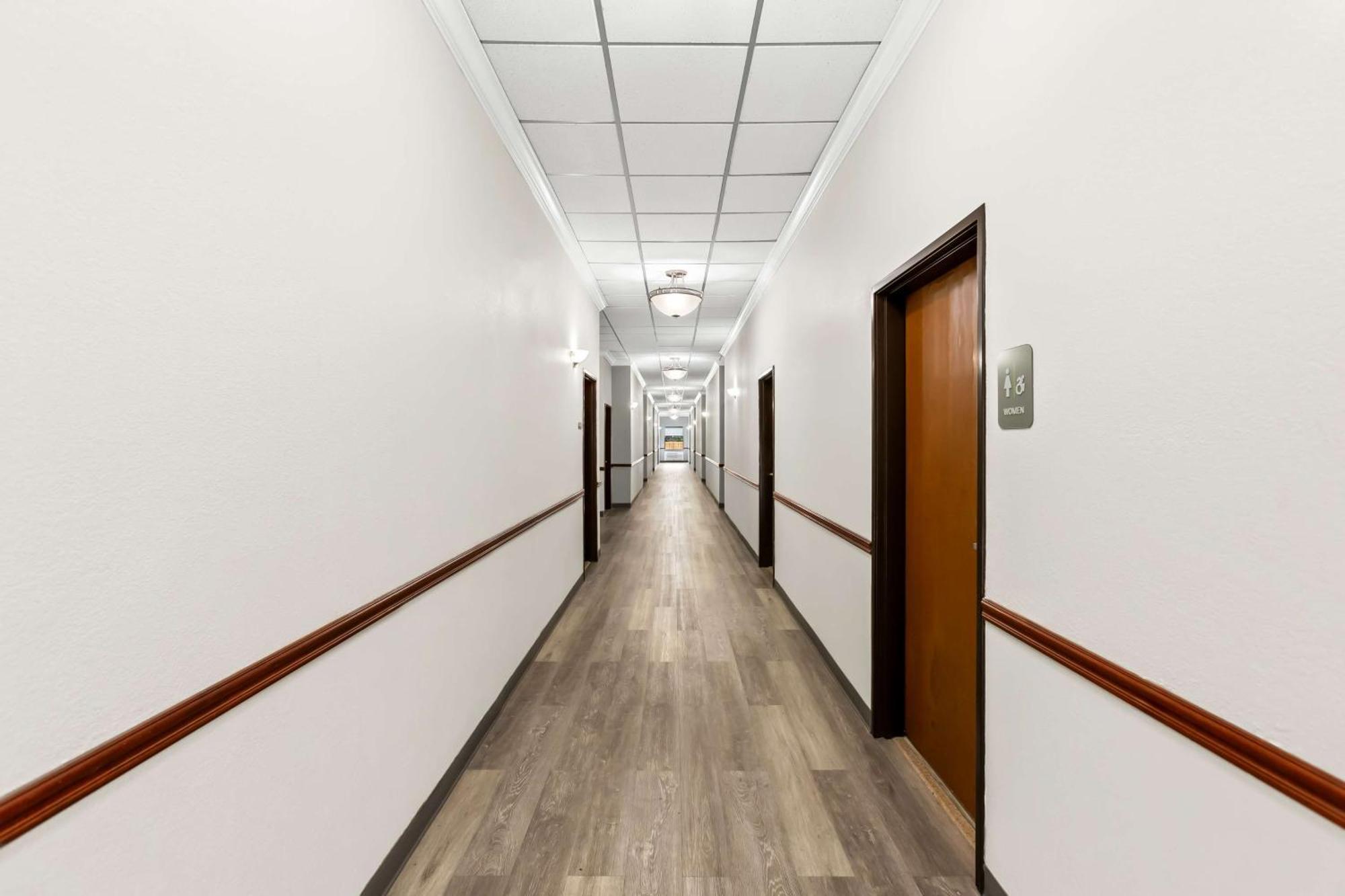 Sonesta Essential Beaumont Hotel Exterior photo